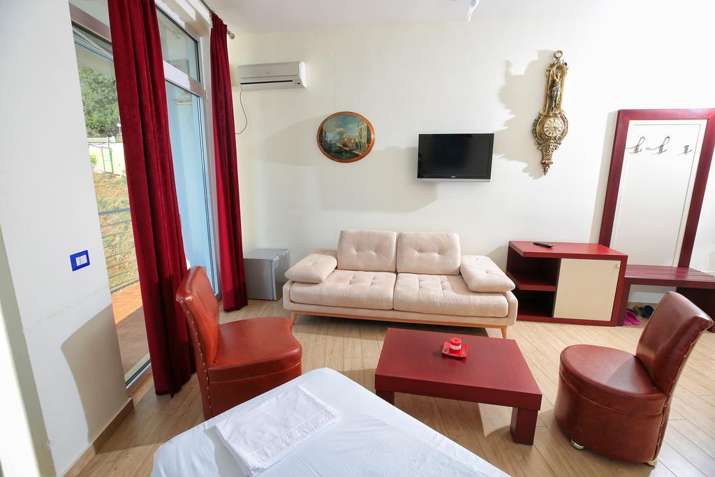 Hotel Nimfa Kanine エクステリア 写真